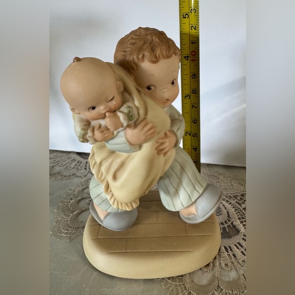 1992 ENESCO MEMORIES OF YESTERDAY THE FUTURE GOD BLESS EM BOY FIGURINE - Picture 2 of 7